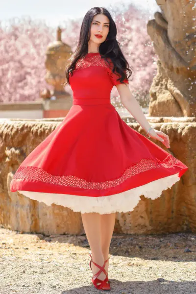 Dolly & Dotty - Tessa Lace Embroidered Swingkjole - Rød