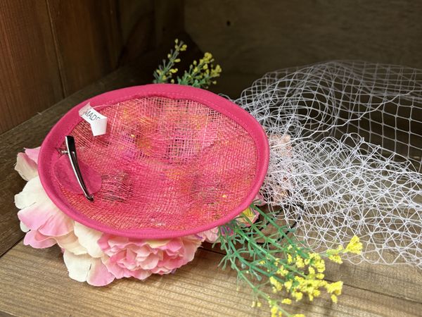 Blomsterhatt med slør